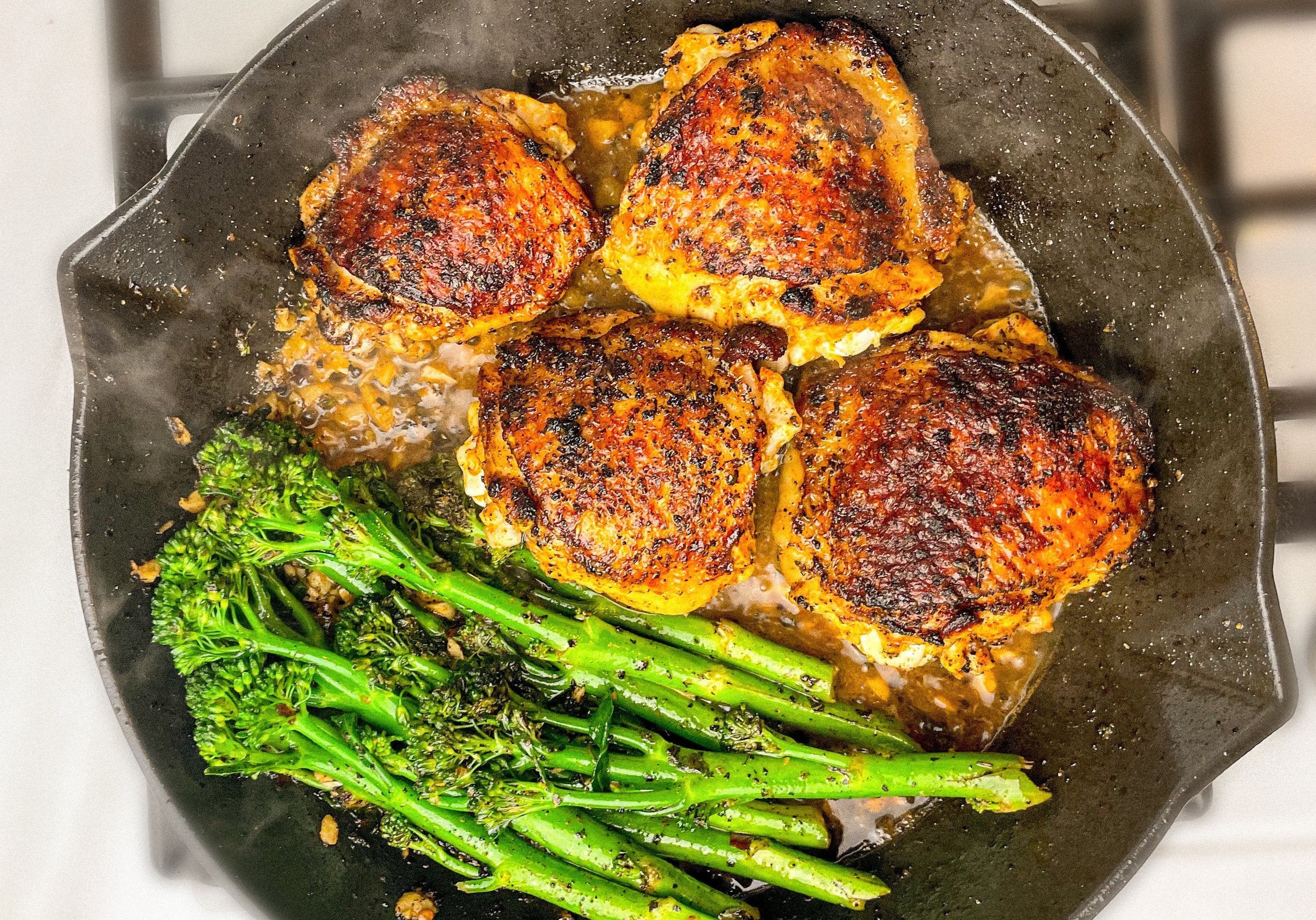 Kuřecí stehna Asado na citronu s dušenou brokolicí