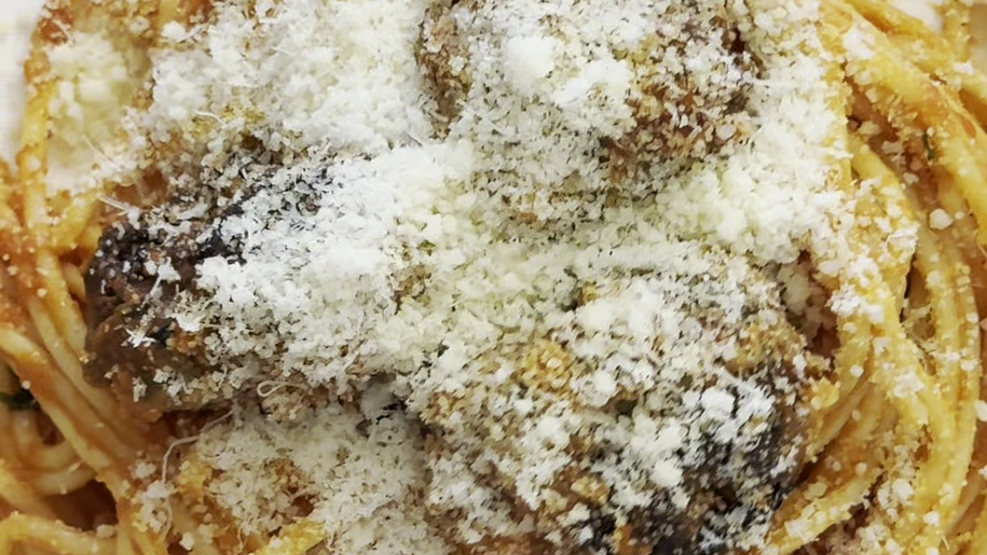 Špagety s masovými kuličkami (recept podle Dominiky Svobodové)