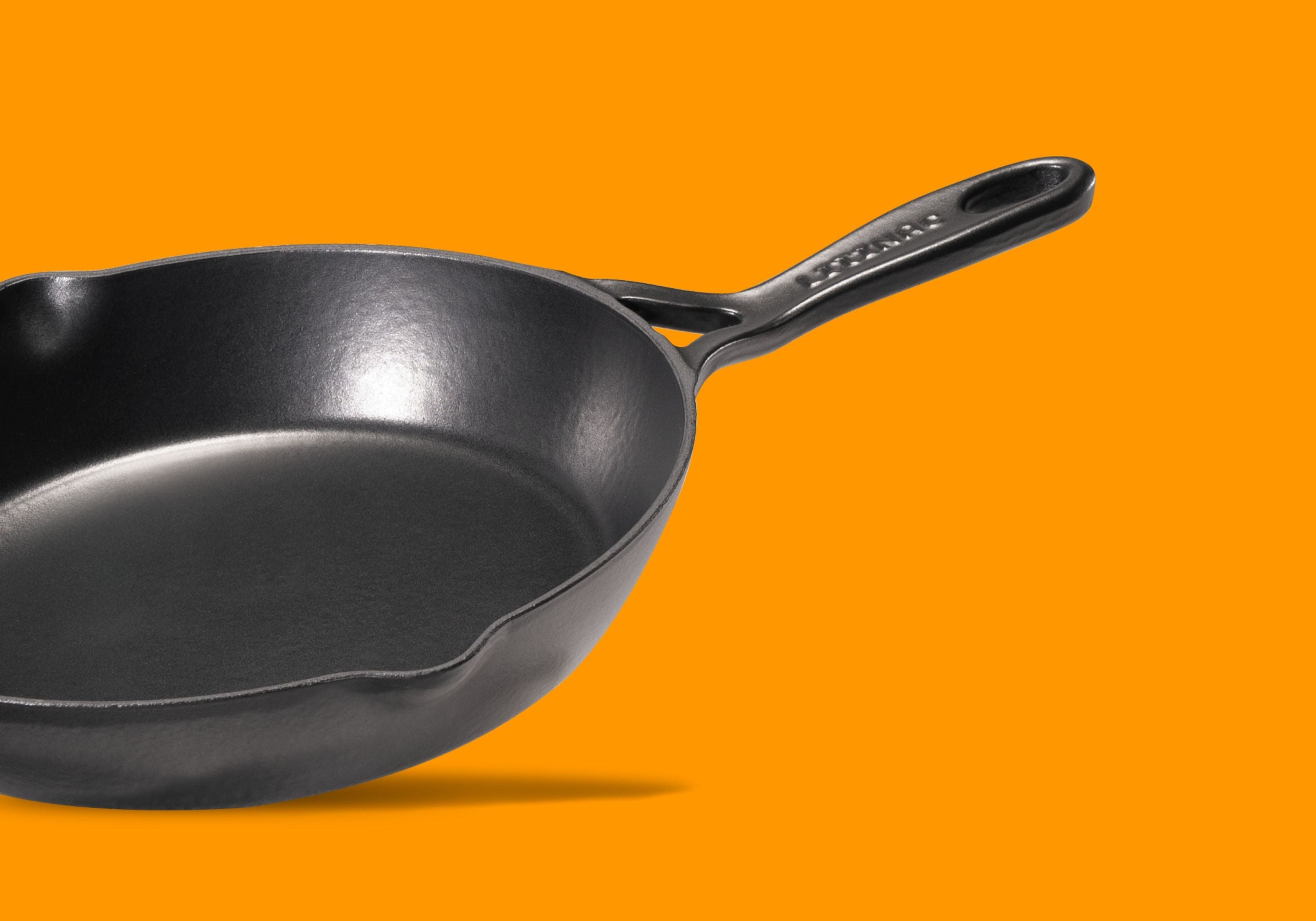 Nejčastější chyby při vaření na litině (a jak z ní dostat maximum)