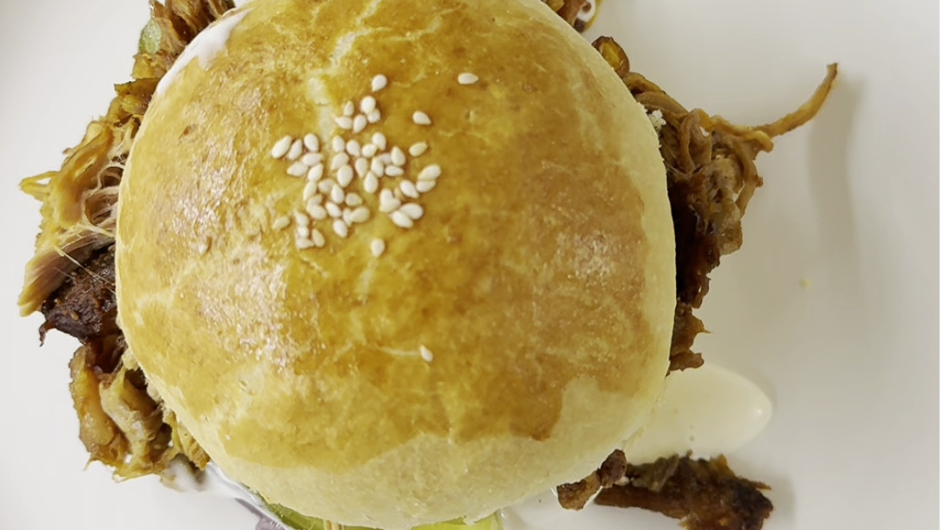 Trhané vepřové z litinového hrnce s jablečným základem