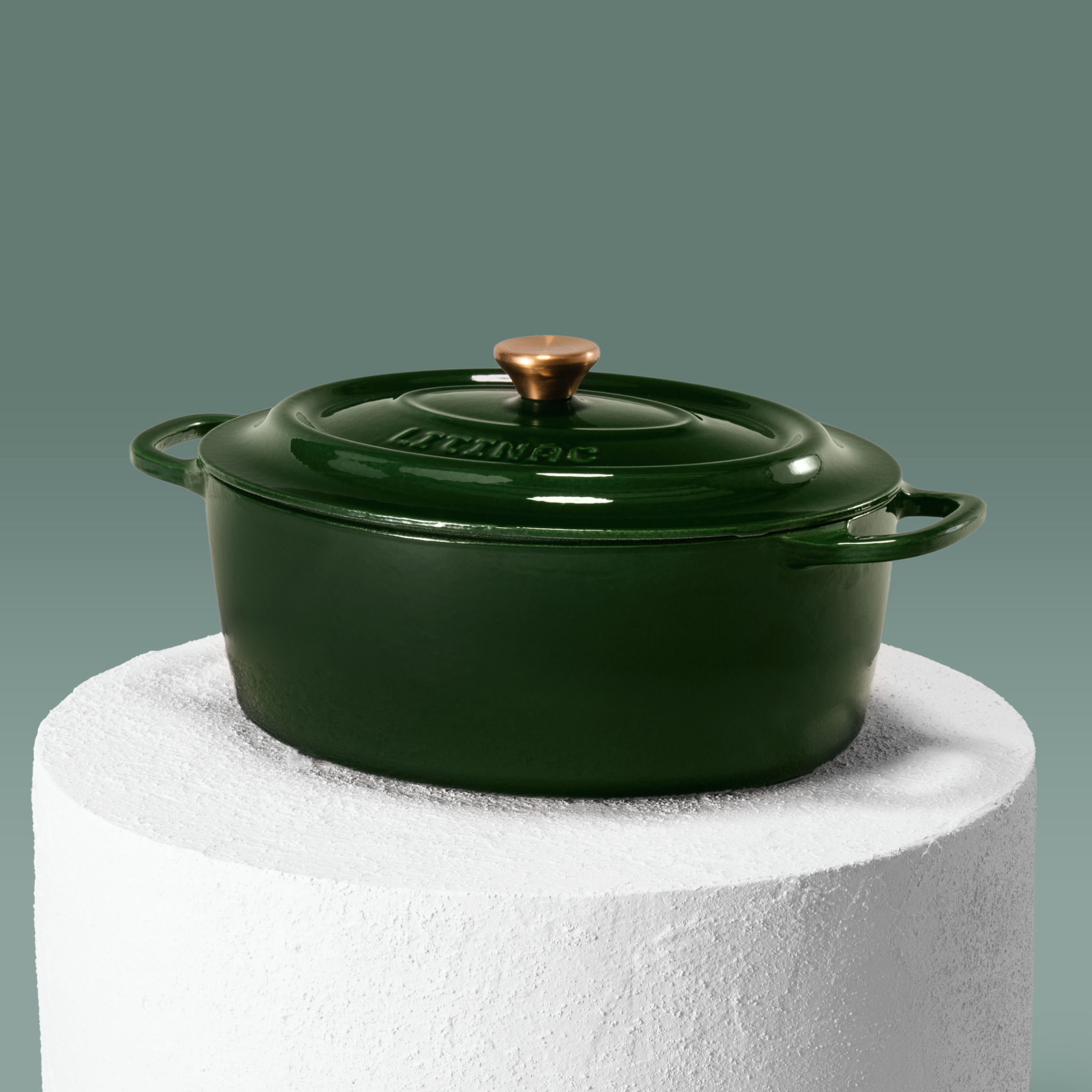 Litinový oválný hrnec, materiál litina, povrchová úprava smalt, rozměr 32 cm.