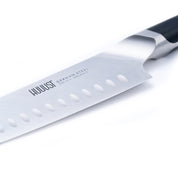 Santoku nůž z německé oceli, inspirovaný japonským stylem. Skvělý pro maso, zeleninu i ryby.