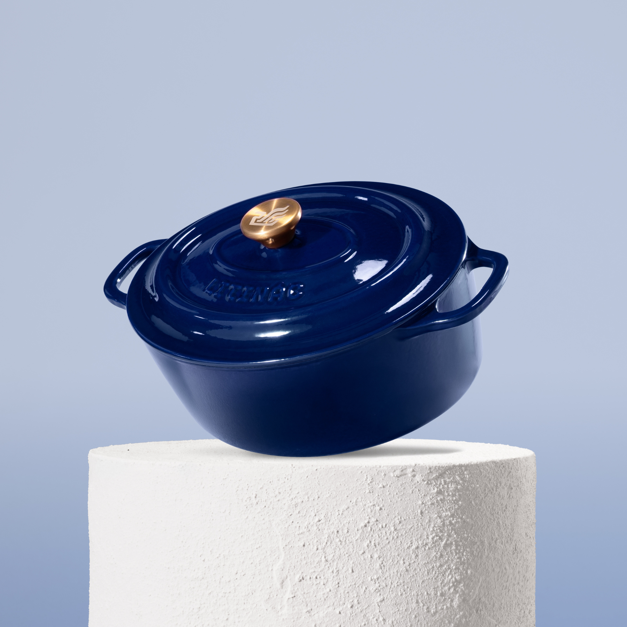 Vysoce kvalitní oválný hrnec z litiny se smaltovaným povrchem, délka 28 cm. Vhodný pro pečení masa, perfektní rozvod tepla. Barva: modrá.