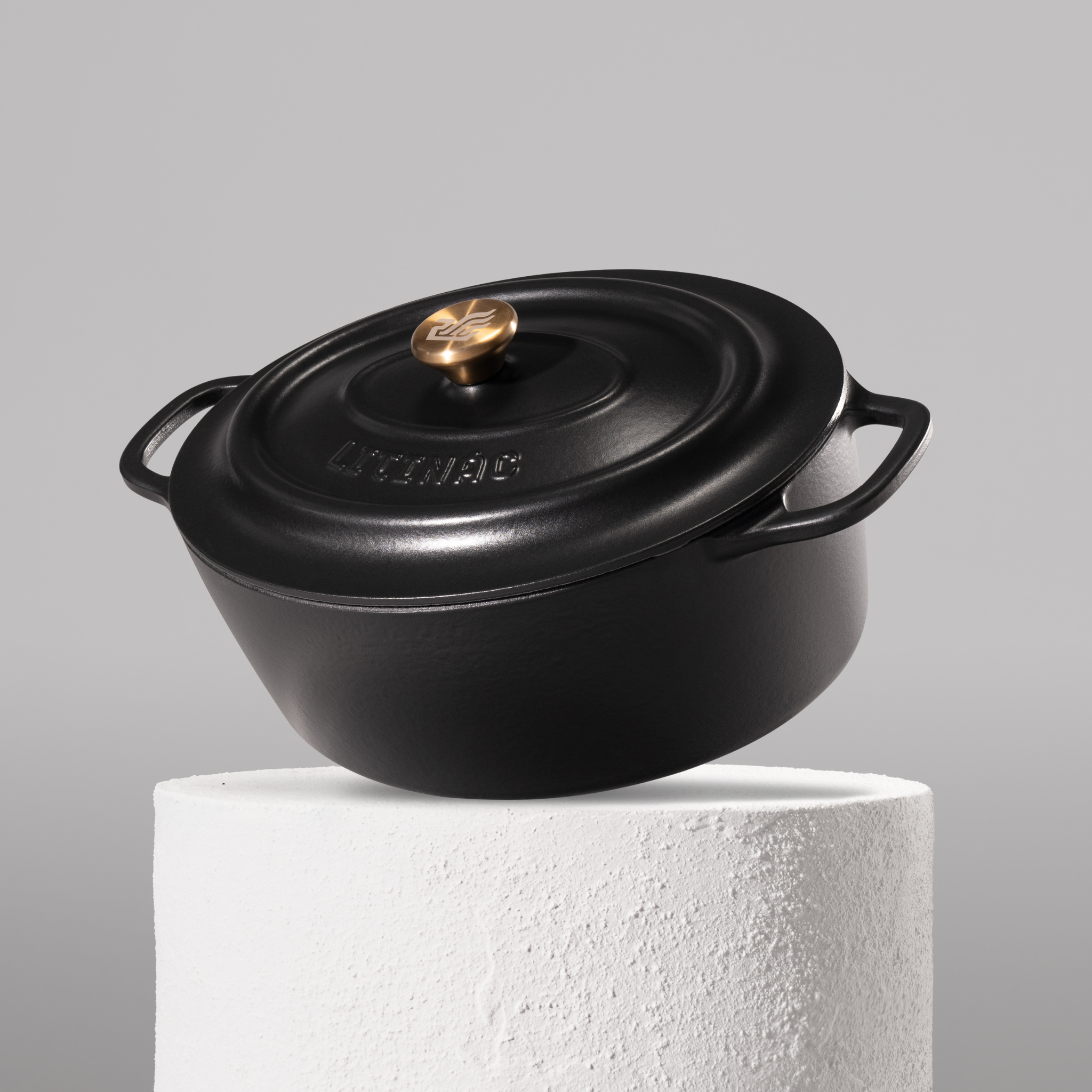 Vysoce kvalitní oválný hrnec z litiny se smaltovaným povrchem, délka 32 cm. Vhodný pro pečení masa, perfektní rozvod tepla. Barva: černá.