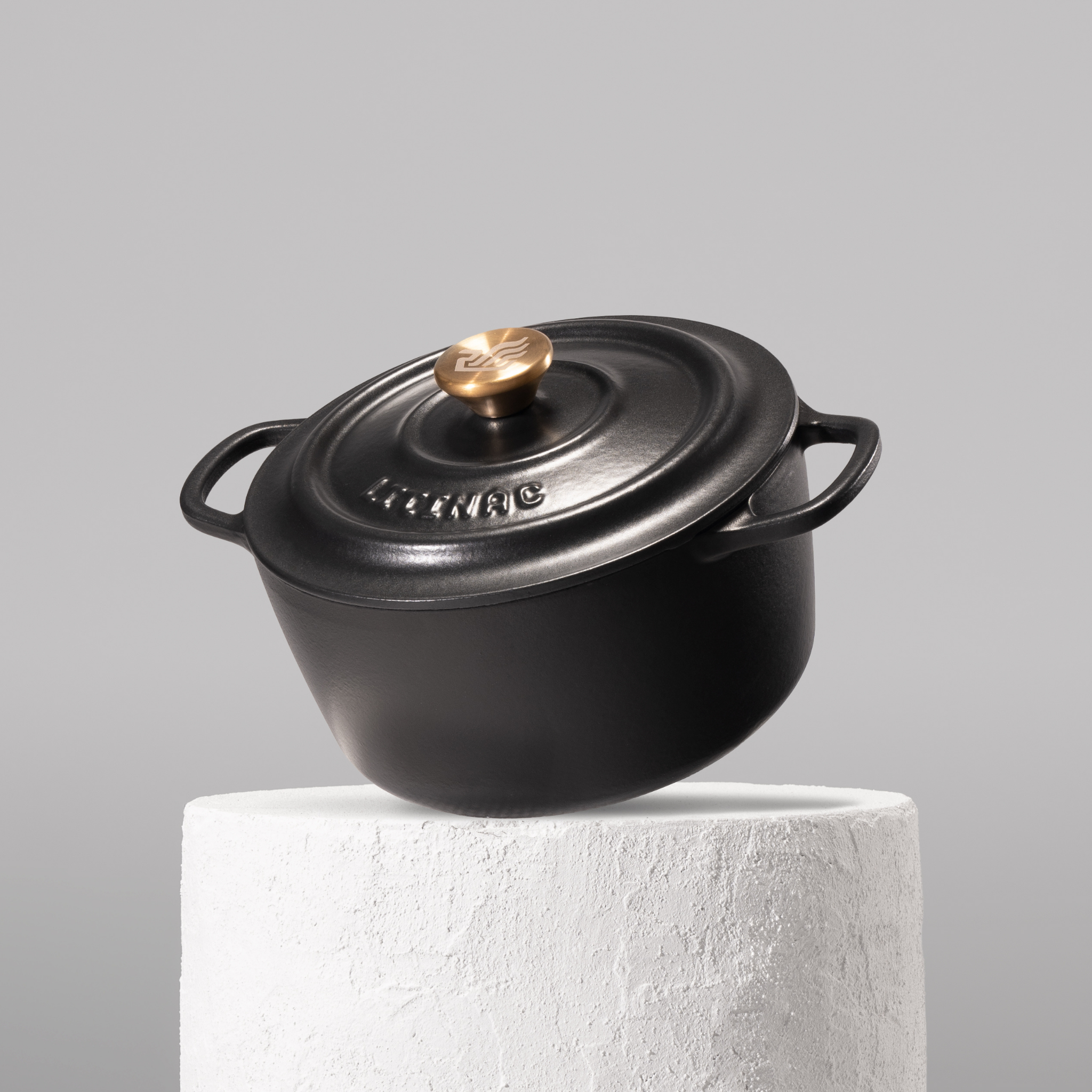 Vysoce kvalitní hrnec z litiny se smaltovaným povrchem, velikost 22 cm. Vhodný pro každodenní vaření, perfektní rozvod tepla. Barva: černá.