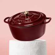 Vysoce kvalitní hrnec z litiny se smaltovaným povrchem, velikost 30 cm. Vhodný pro každodenní vaření, perfektní rozvod tepla. Barva: červená.