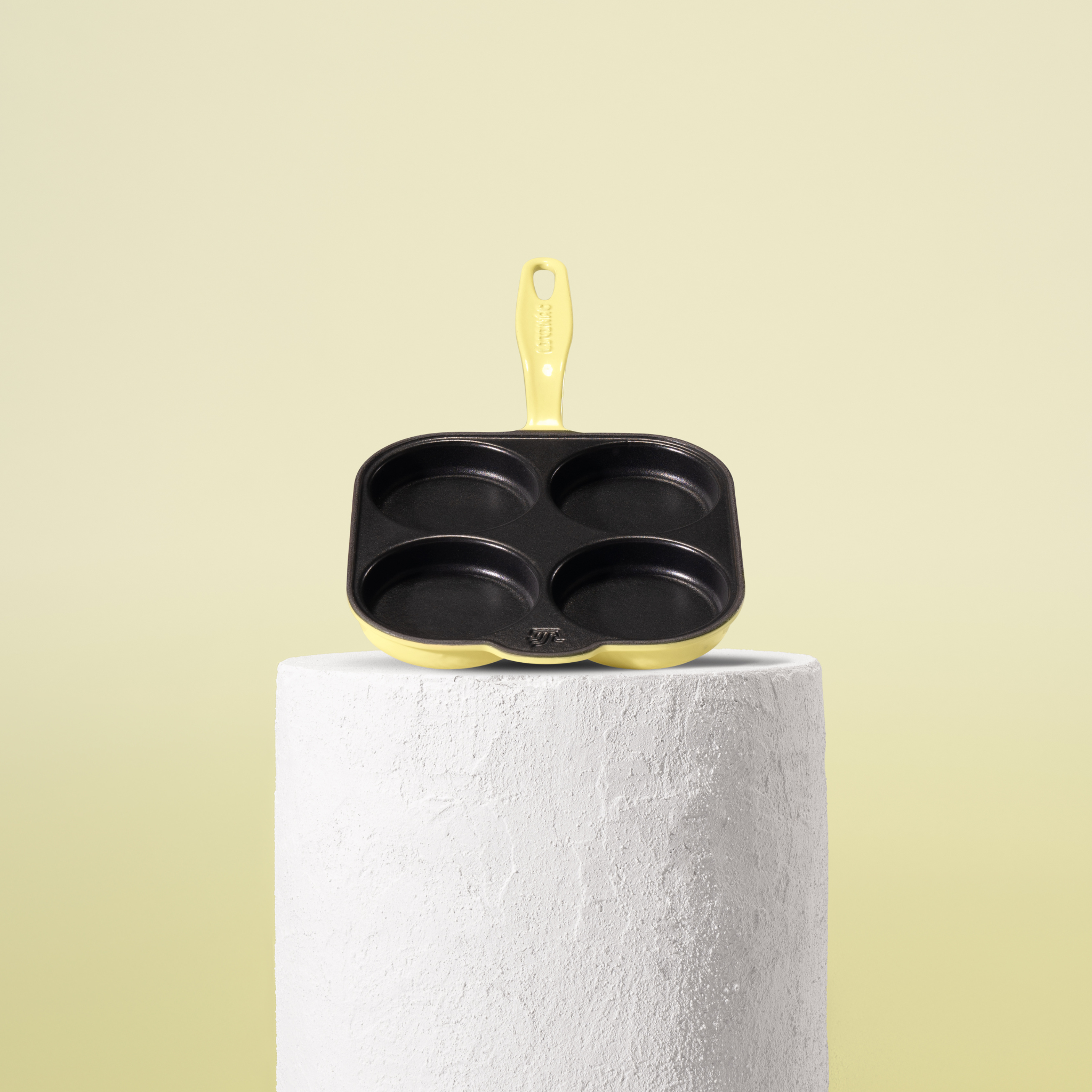 Vysoce kvalitní pánev na lívance z litiny se smaltovaným povrchem, 4 pozicemi. Vhodná pro dokonalé lívance. Barva: pastelově žlutá.