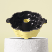 Prémiová litinová forma na bábovku se smaltovaným povrchem pro dokonalé výsledky pečení. Barva: pastelově žlutá.