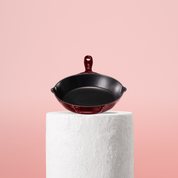 Prémiová litinová pánev 24 cm se smaltovaným povrchem pro dokonalé výsledky vaření. Nepřilnavý povrch, snadná údržba. Barva: červená.