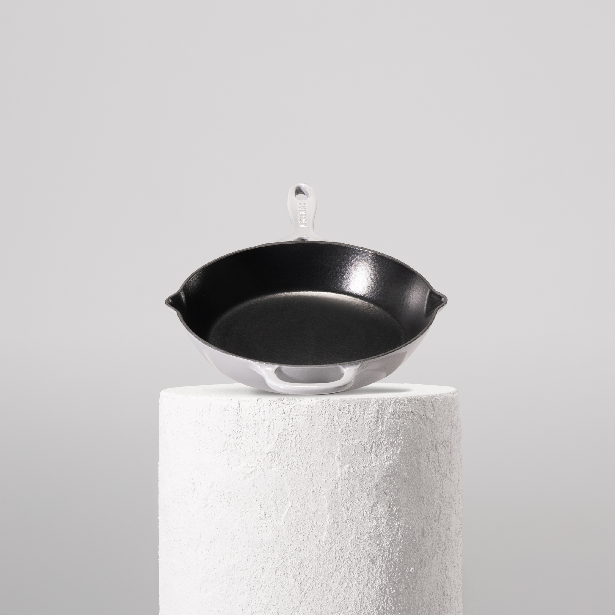 Perlově šedá 26cm