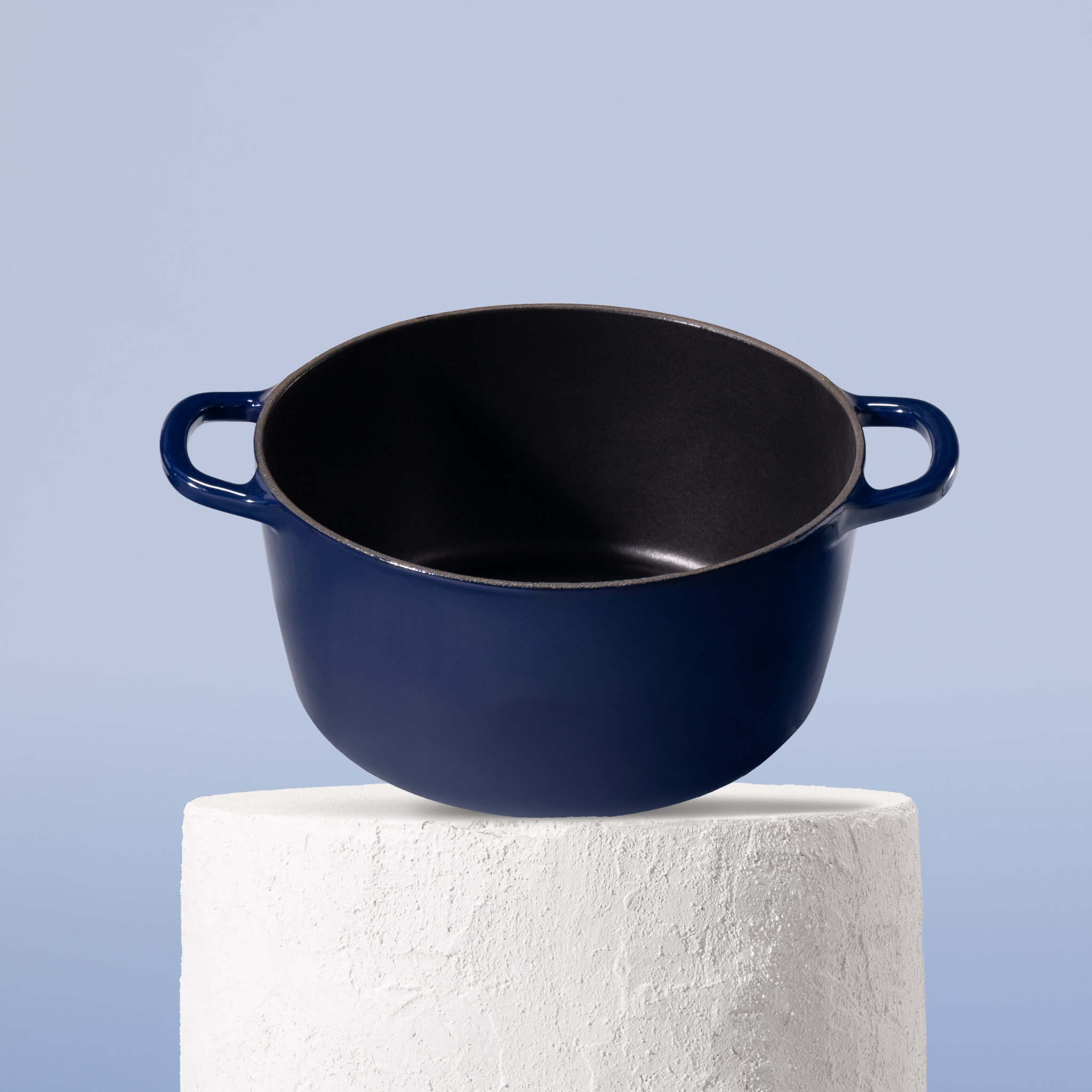 Prémiový litinový hrnec 24 cm se smaltovaným povrchem pro dokonalé výsledky vaření. Nepřilnavý povrch, snadná údržba. Barva: modrá.