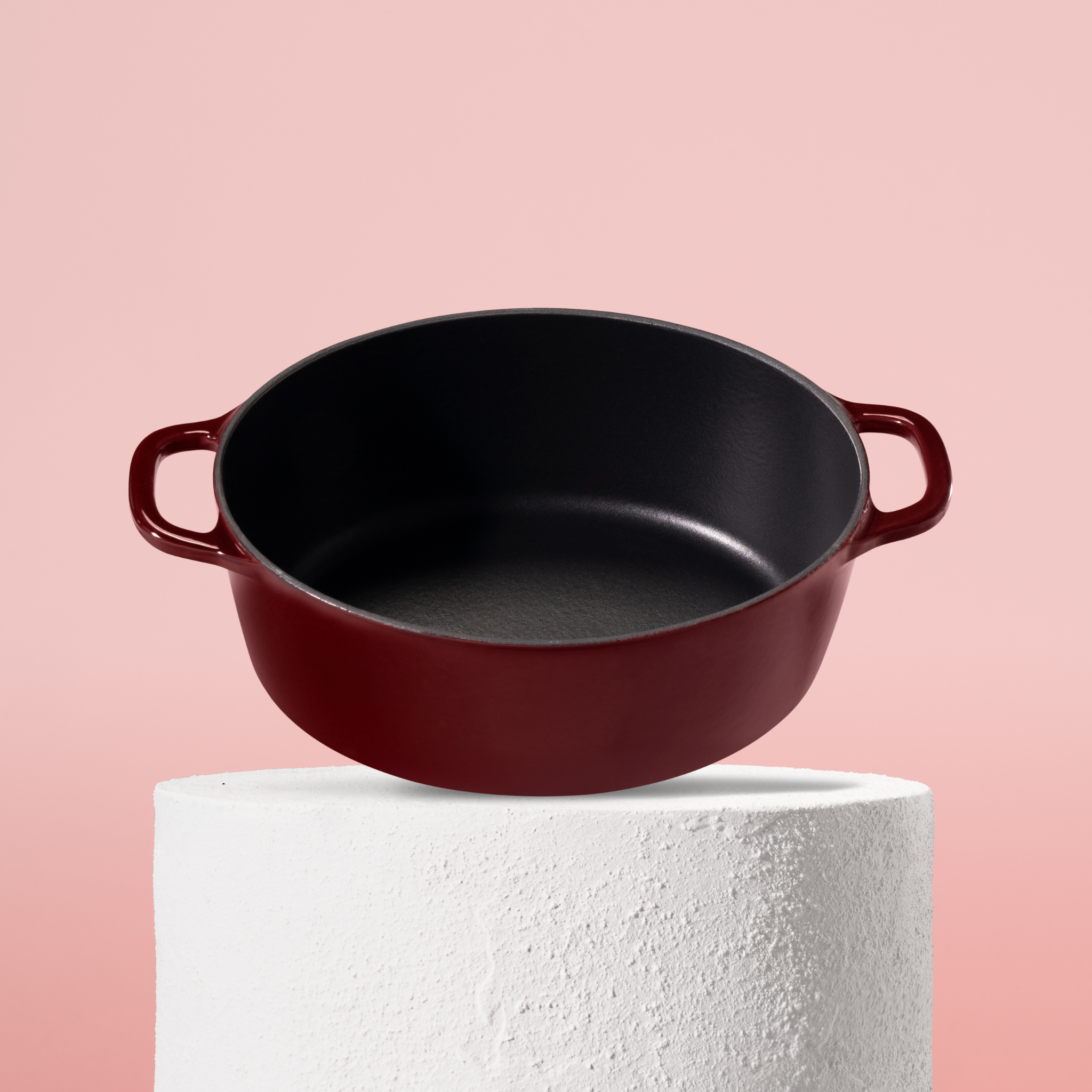 Prémiový litinový oválný hrnec 28 cm se smaltovaným povrchem pro dokonalé výsledky pečení. Nepřilnavý povrch, snadná údržba. Barva: červená.