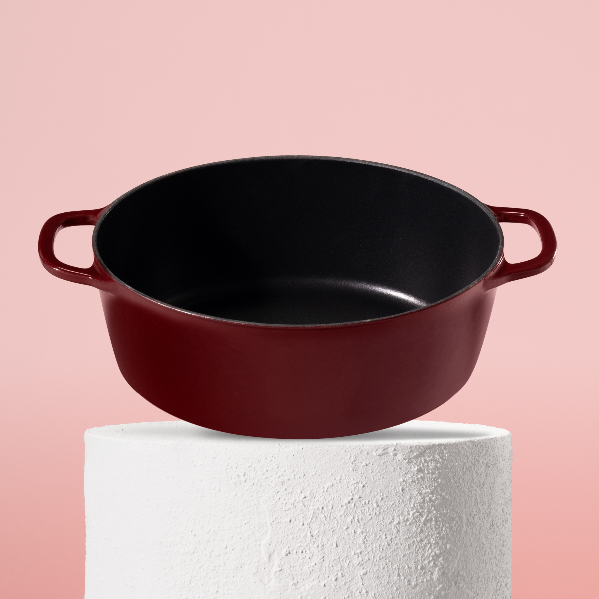 Prémiový litinový oválný hrnec 32 cm se smaltovaným povrchem pro dokonalé výsledky pečení. Nepřilnavý povrch, snadná údržba. Barva: červená.