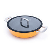 Litinový kastrol o průměru 30 cm z tenkostěnné litiny. Barva: oranžová. Skvělý na pečení masa, zapékání i dušení.