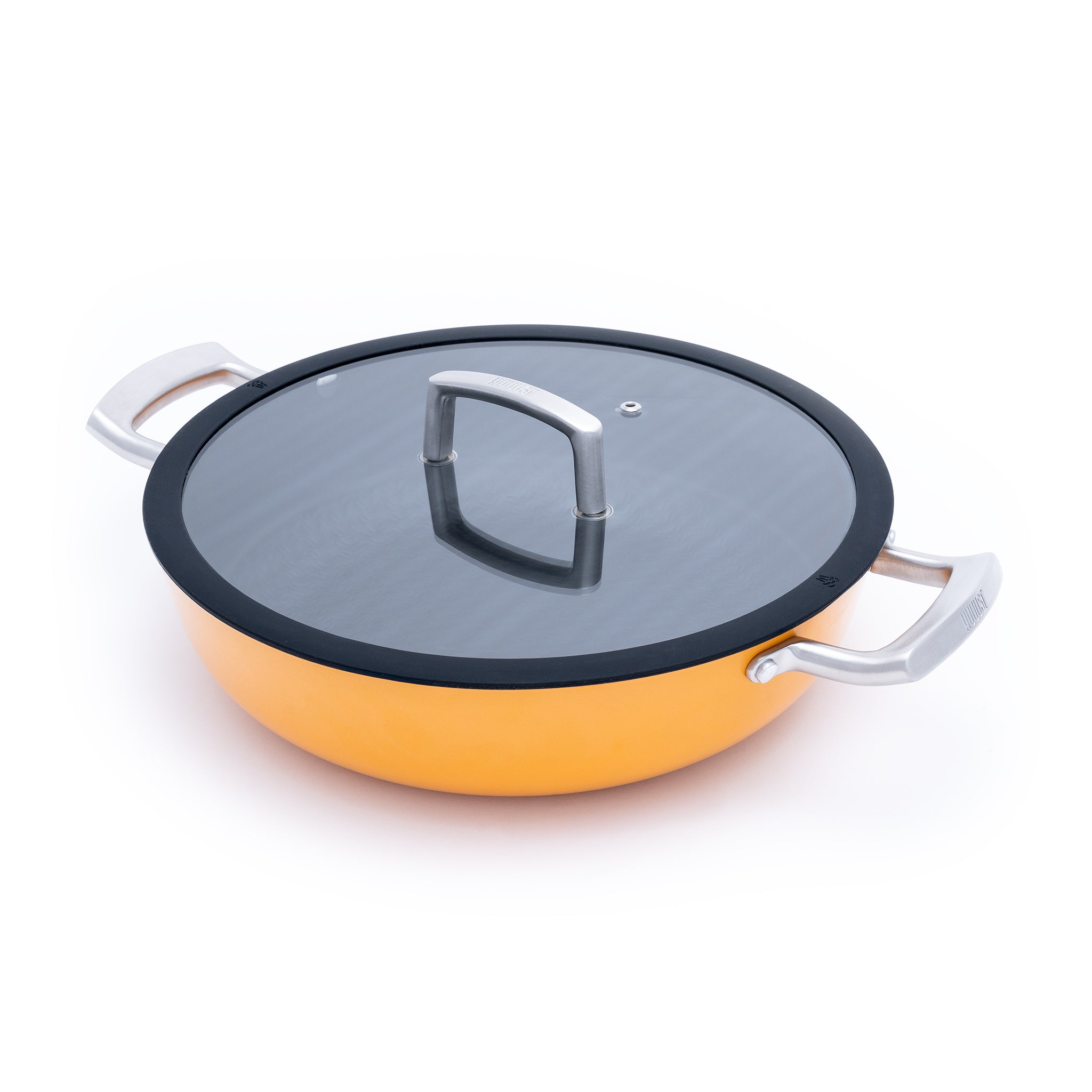 Litinový kastrol o průměru 30 cm z tenkostěnné litiny. Barva: oranžová. Skvělý na pečení masa, zapékání i dušení.