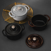 Малък чугунен съд с емайлирано покритие