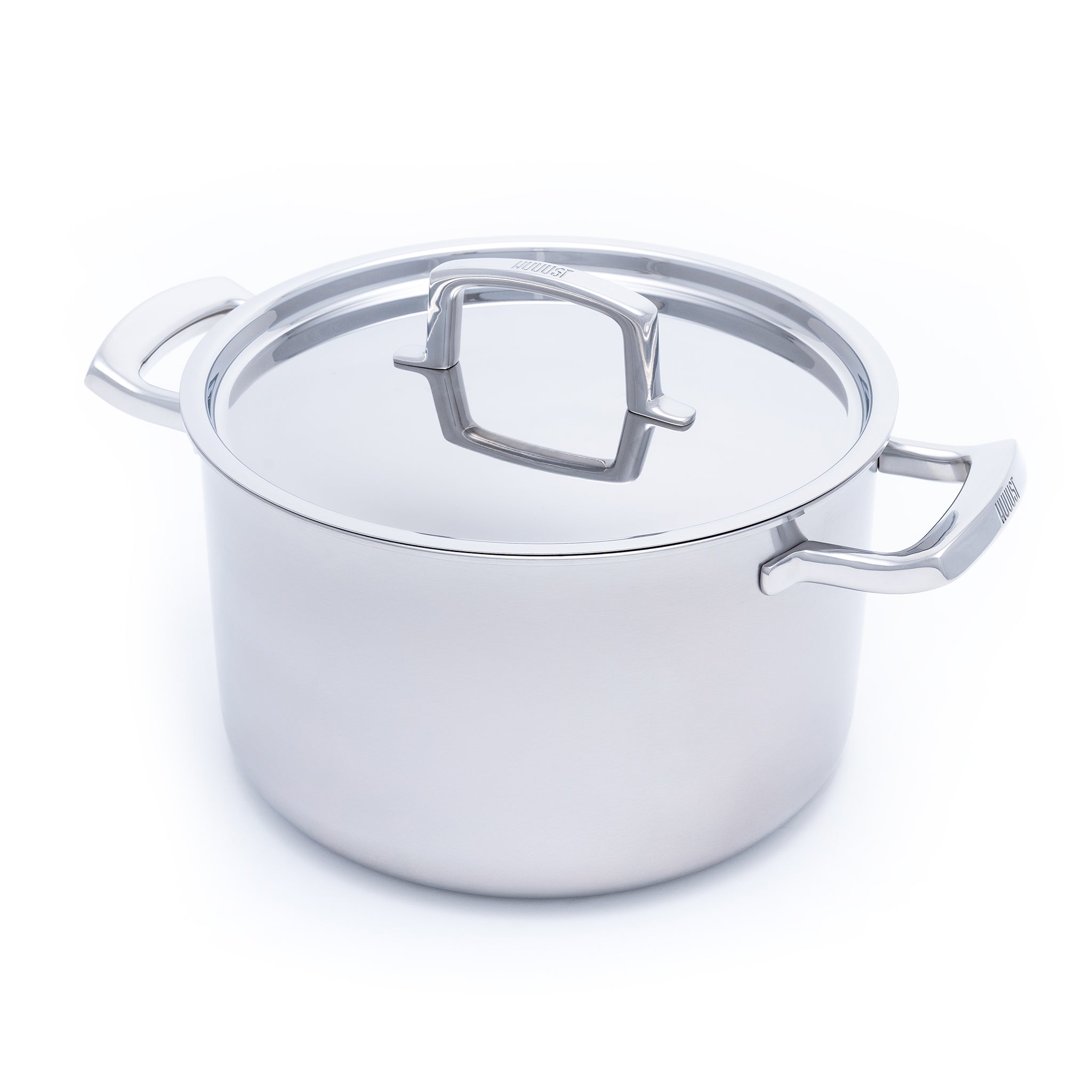 Nerezový vícevrstvý hrnec o průměru 24 cm, vhodný na všechny typy sporáků včetně indukce.