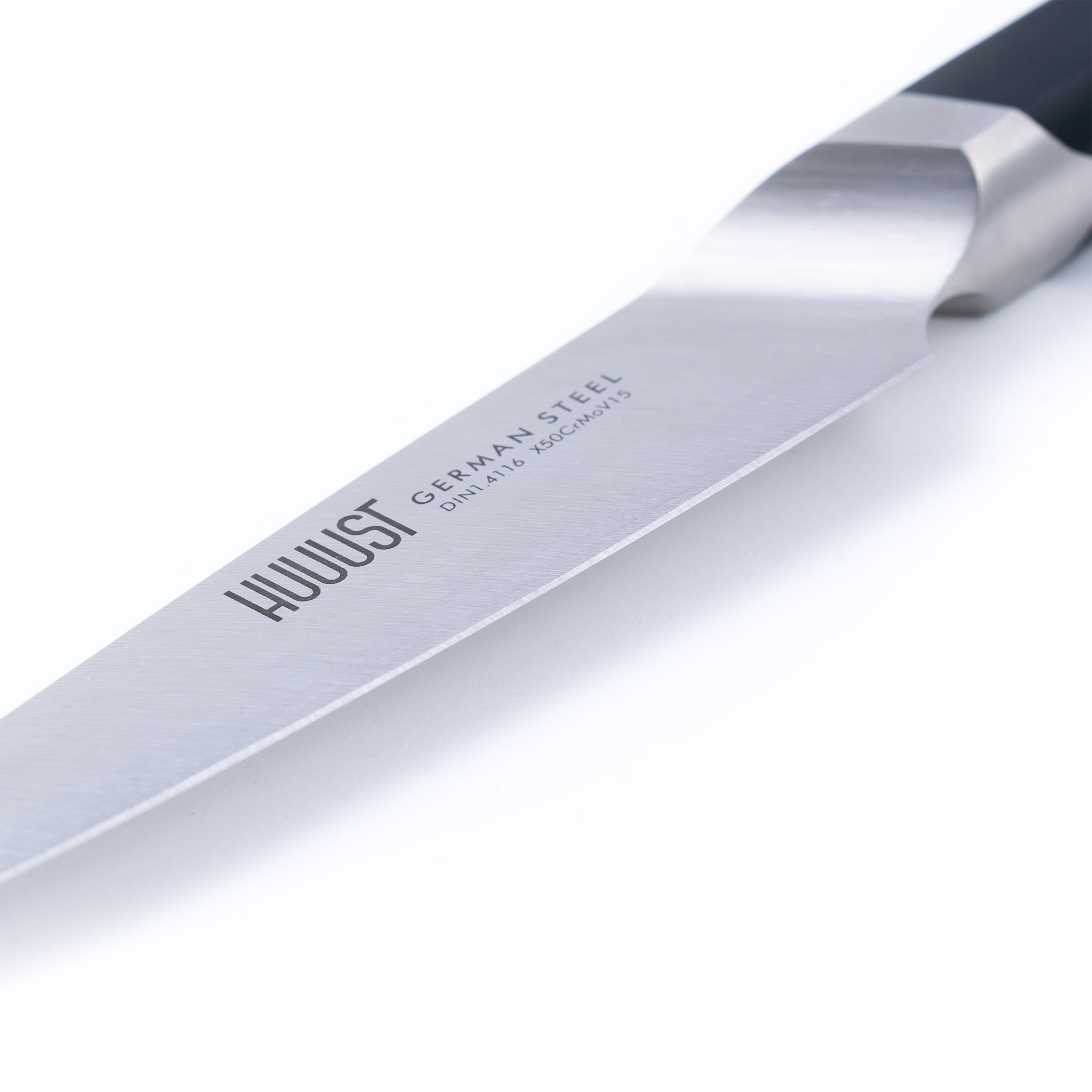 Univerzální nůž z německé oceli, všestranný pomocník do každé kuchyně. Perfektní na maso, zeleninu i ovoce.