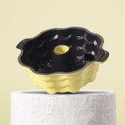 Profesionální forma na bábovku z litiny, smaltovaná úprava pro snadné vyndávání. Barva: pastelově žlutá.