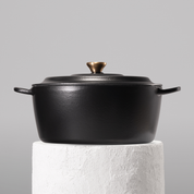 Profesionální hrnec z litiny, 30 cm, smaltovaná úprava pro snadné čištění. Vhodný na všechny typy sporáků. Barva: černá.