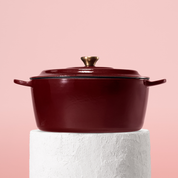 Profesionální hrnec z litiny, 30 cm, smaltovaná úprava pro snadné čištění. Vhodný na všechny typy sporáků. Barva: červená.
