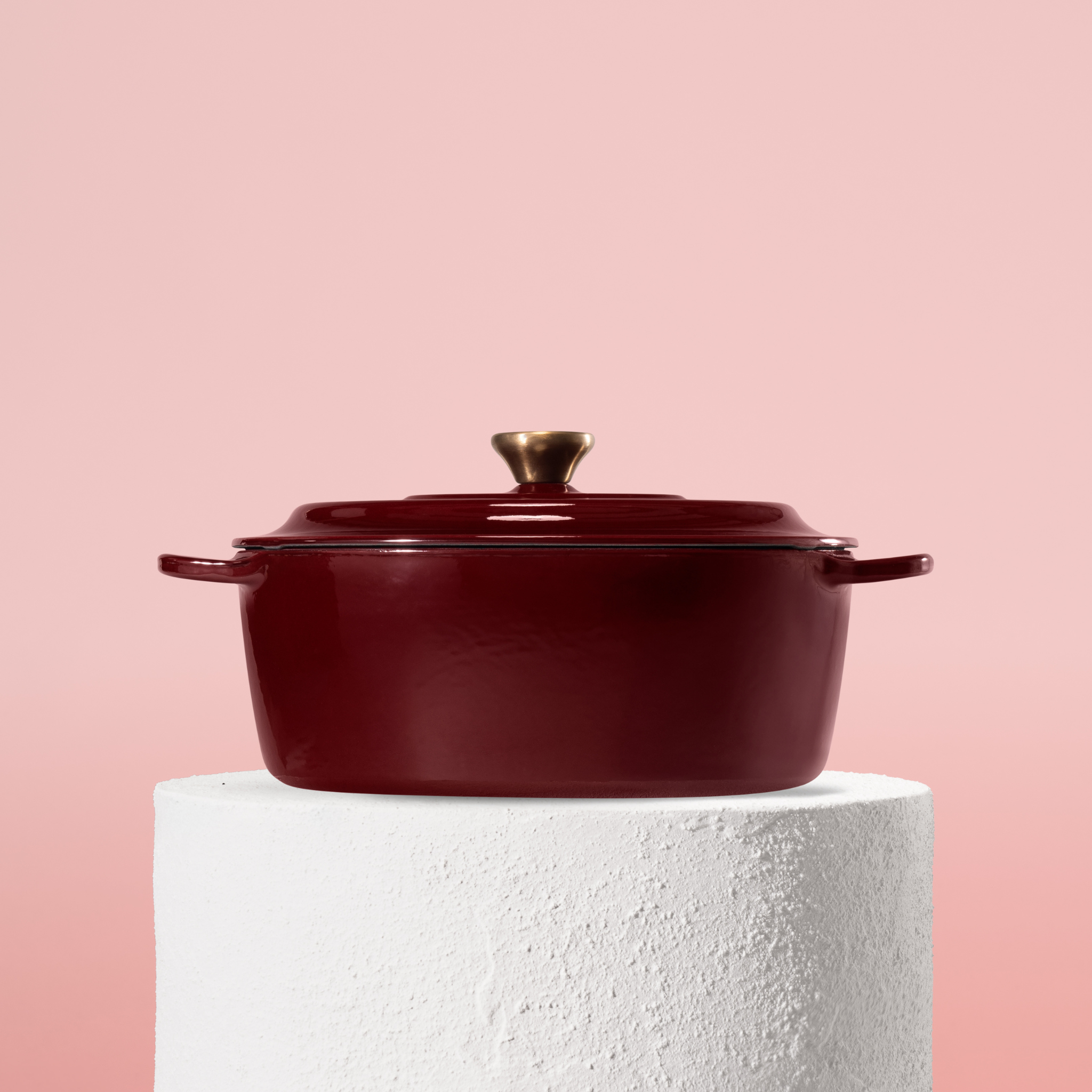 Profesionální oválný hrnec z litiny, 28 cm, smaltovaná úprava pro snadné čištění. Vhodný na všechny typy sporáků. Barva: červená.