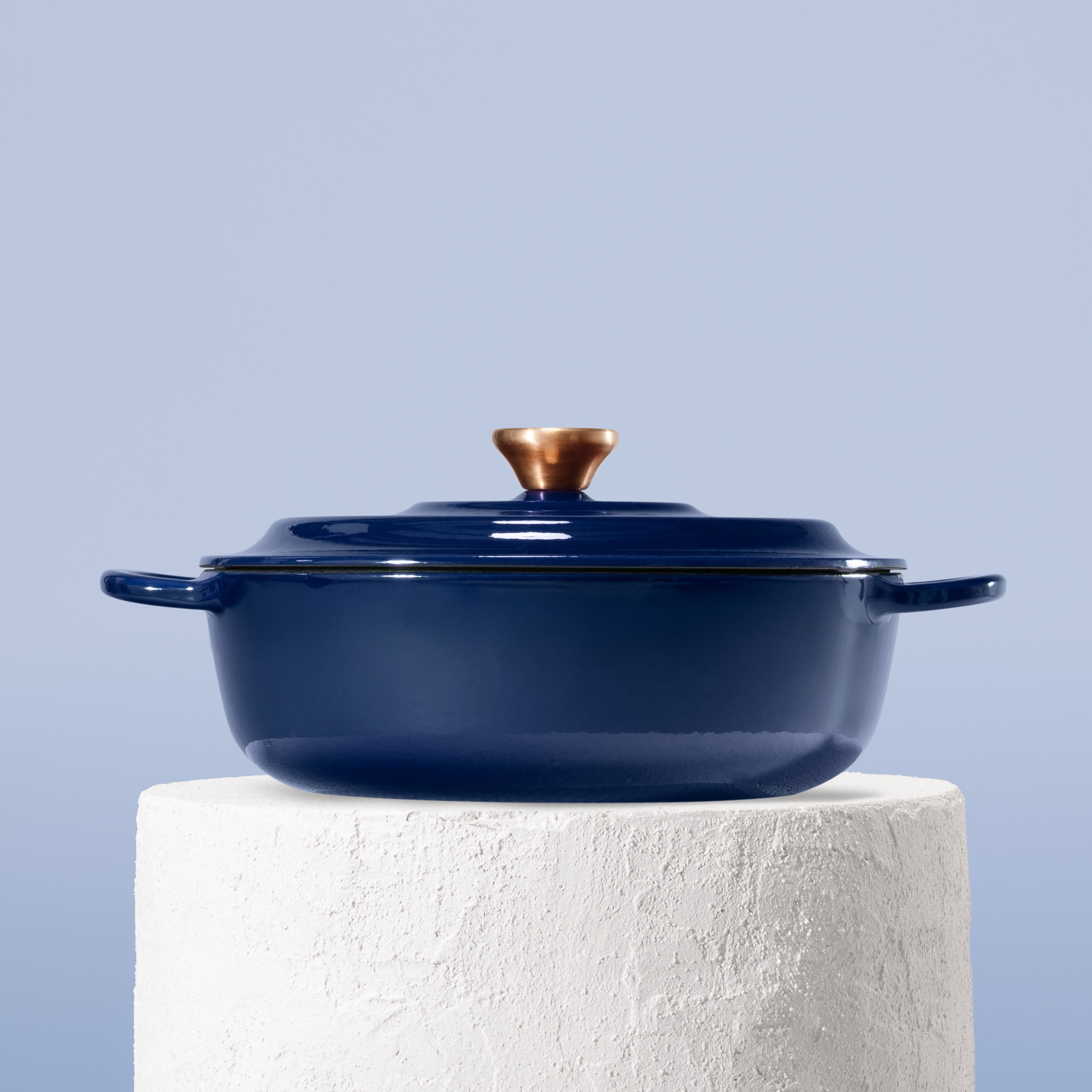 Profesionální kastrol z litiny, 26 cm, smaltovaná úprava pro snadné čištění. Vhodný na všechny typy sporáků. Barva: modrá.