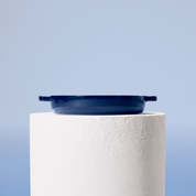 Profesionální Sauté pánev z litiny, 32 cm, smaltovaná úprava pro snadné čištění. Vhodná na všechny typy sporáků. Barva: modrá.