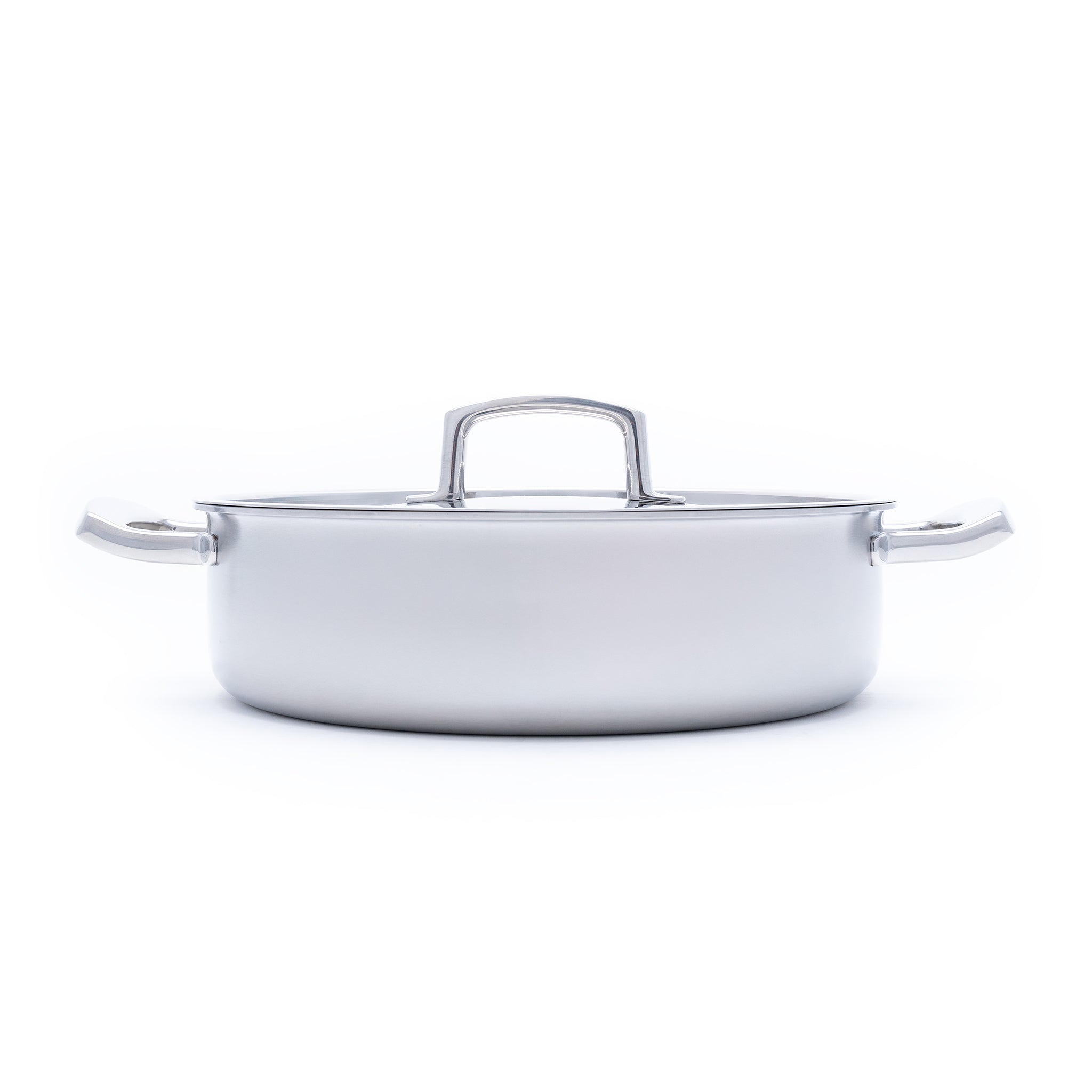 Nerezová vícevrstvá saute pánev o průměru 28 cm, ideální pro restování, dušení a zdravé vaření.