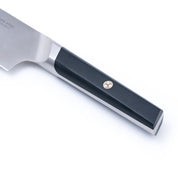 Kuchařský nůž z německé oceli, univerzální pomocník pro krájení masa, zeleniny i bylinek. Precizní a odolný.