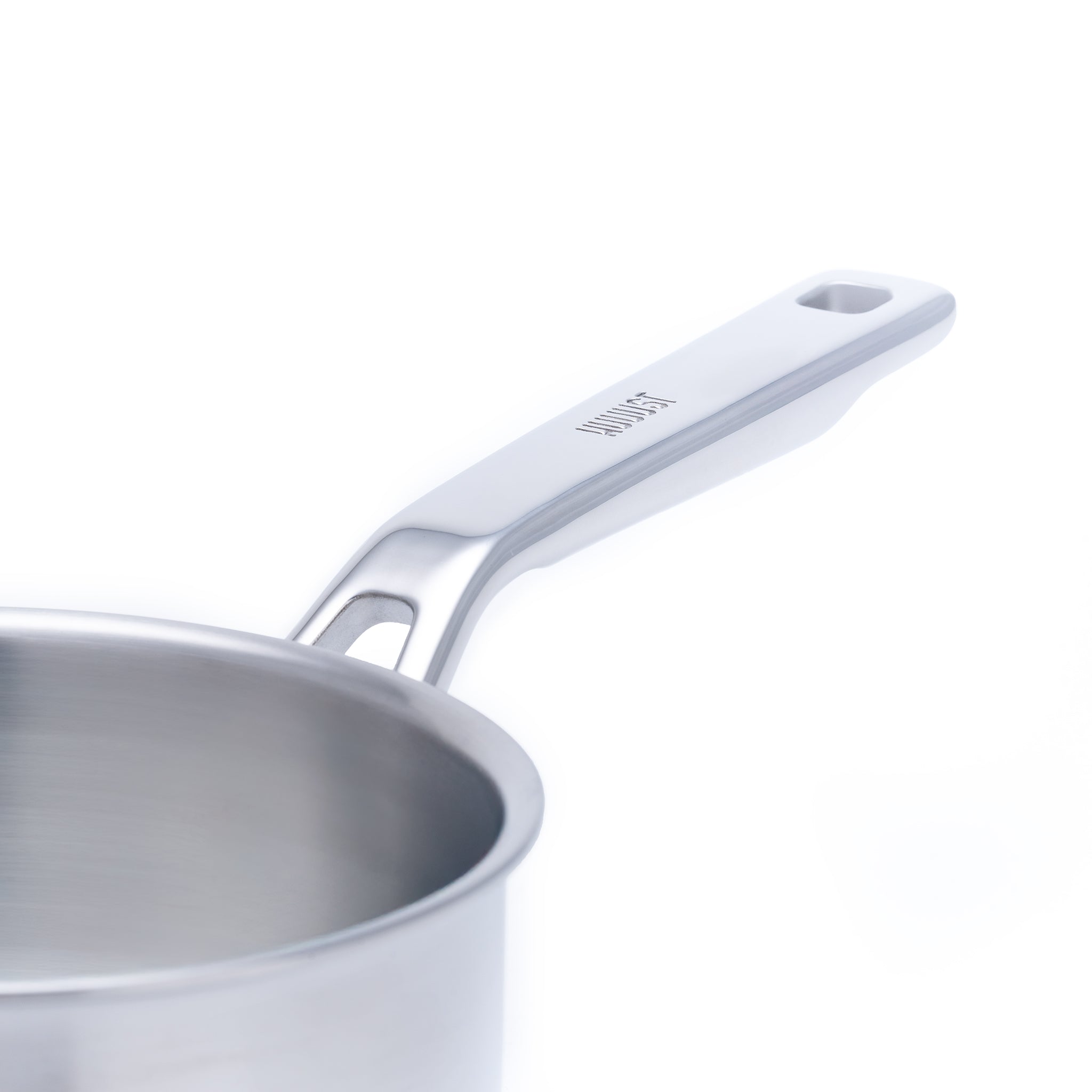 Nerezový vícevrstvý rendlík o průměru 16 cm, ideální pro přípravu omáček a menších pokrmů.