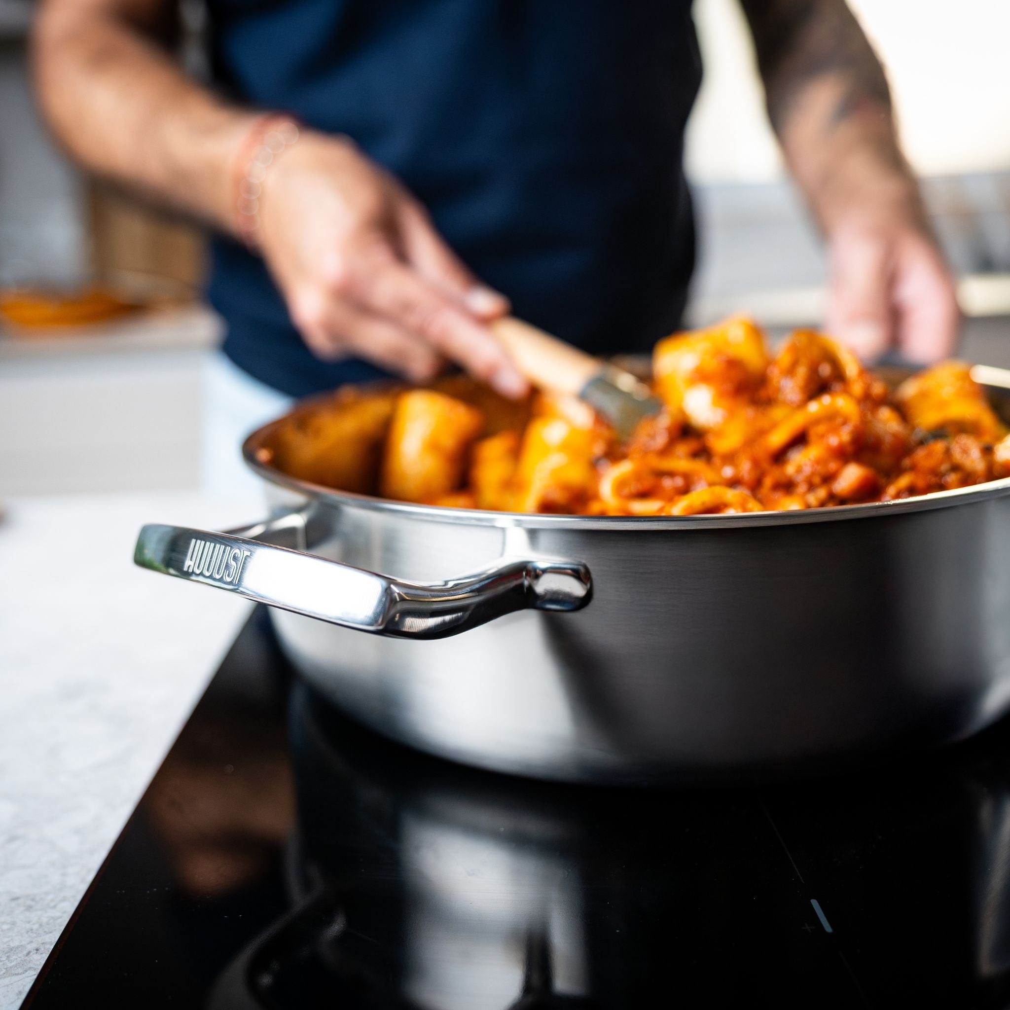 kuchynska nerezova saute panev huuust – odolna a elegantni